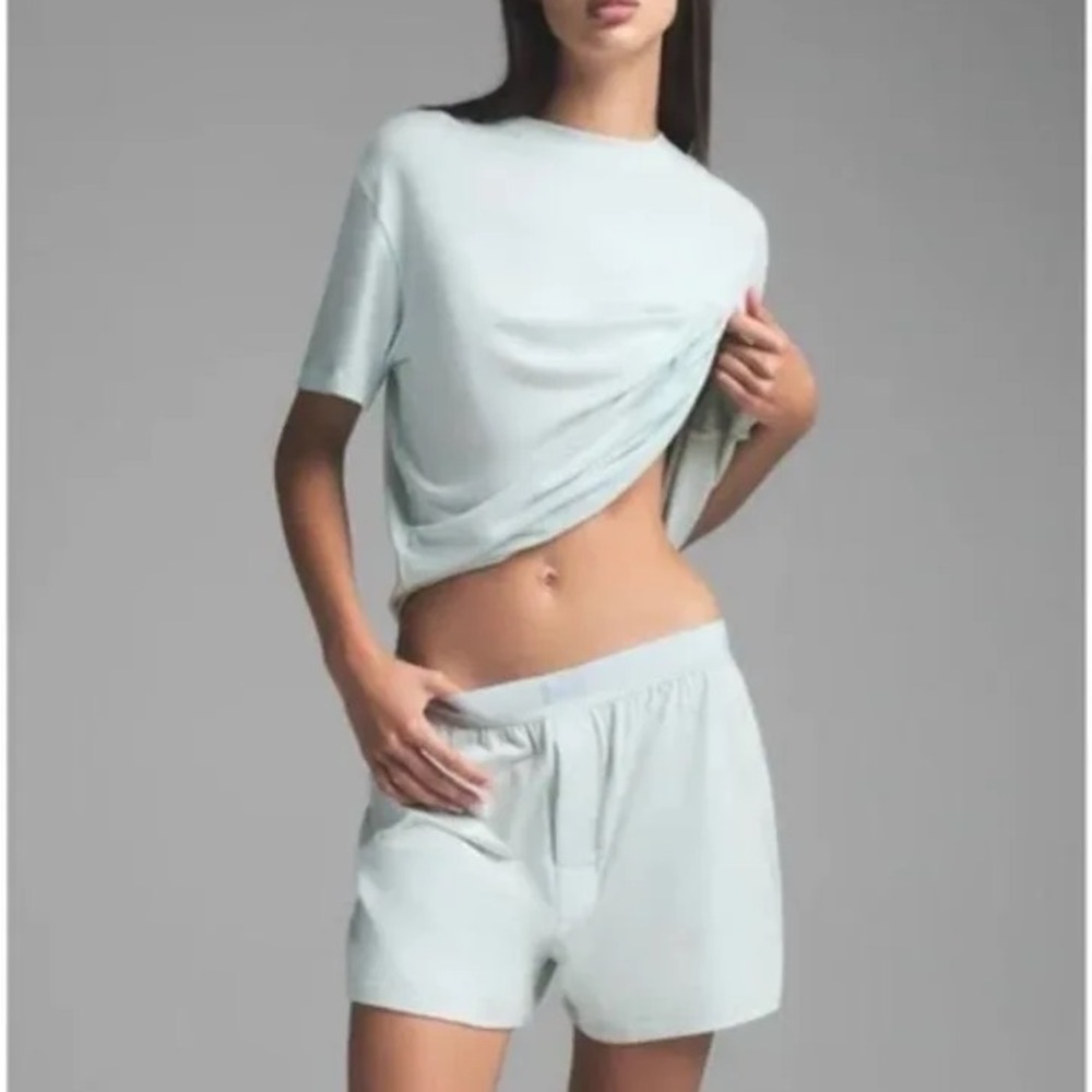 NWT SKIMS Boyfriend Loose Boxer in Frost